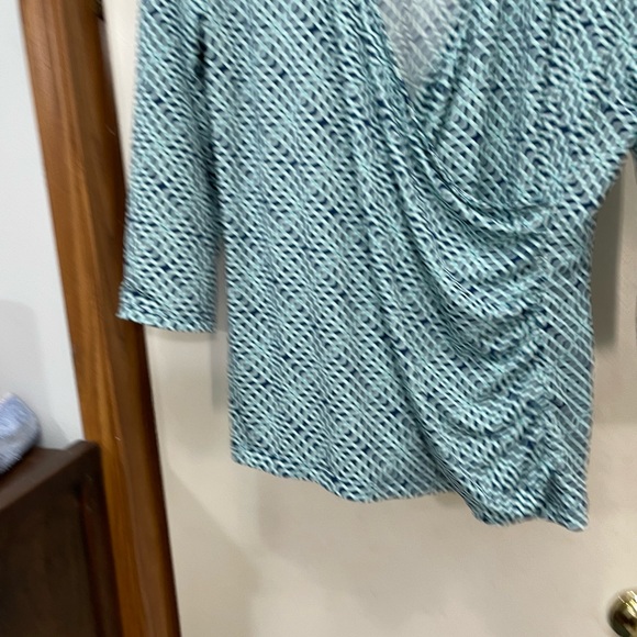 Liz Claiborne faux wrap top. Size XL. Shades of teal - Picture 4 of 5